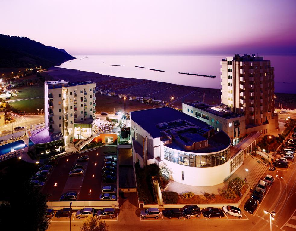 Hotel Baia Flaminia Pesaro Exterior foto
